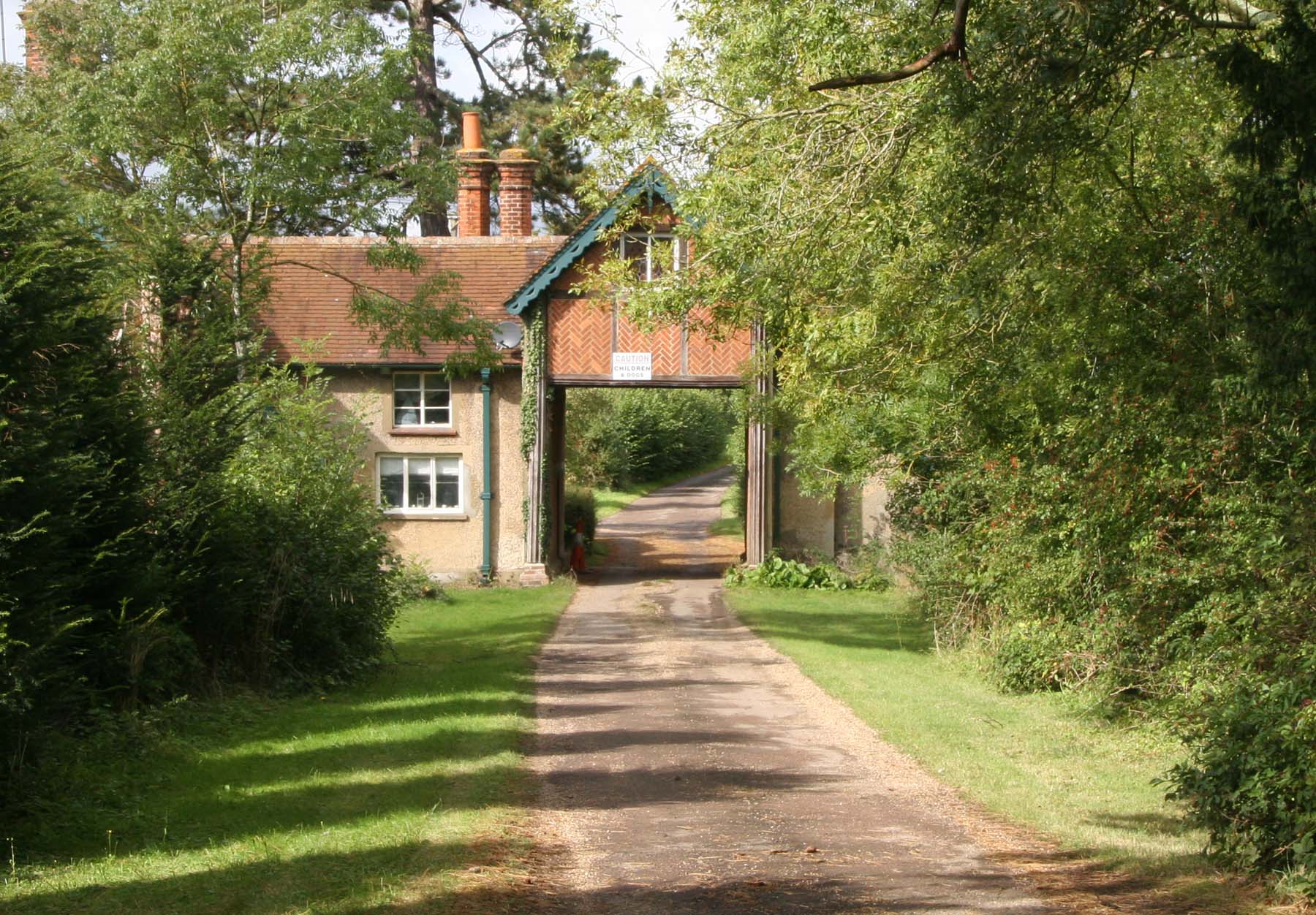 The Lodge and driveway at Doddershall